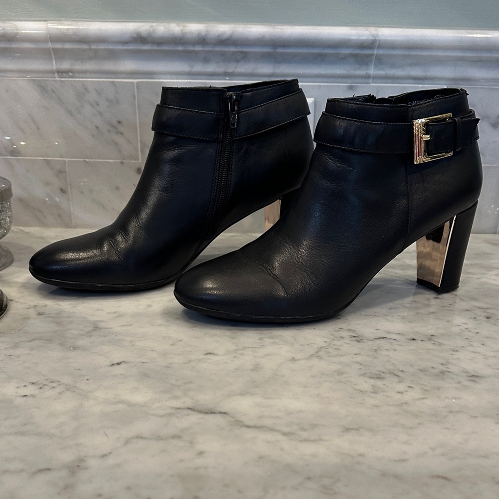 Aerosols leather Bootie with gold trim size 9.5